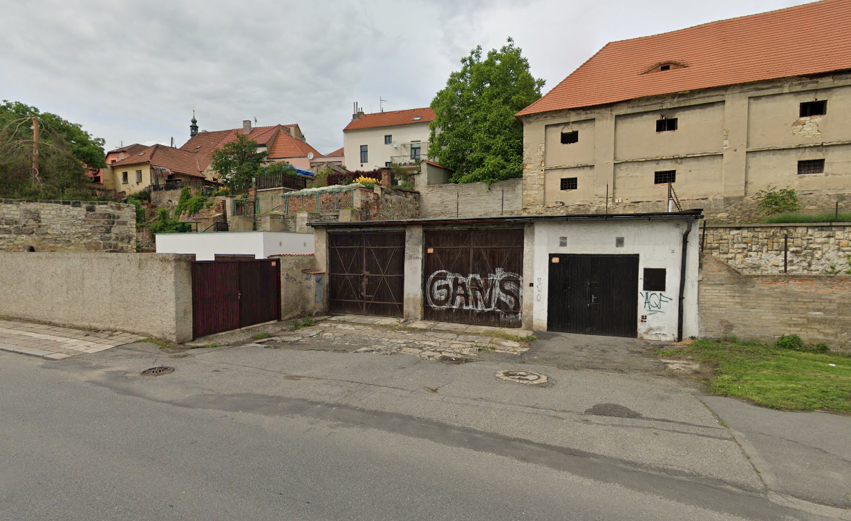 Pronájem garáže v Šultysově ul. st. p. č. 1515/2 , Slaný